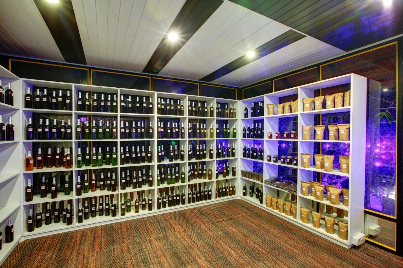 Gokulam Grand Resort & Spa, Coorg Kushālnagar Dış mekan fotoğraf